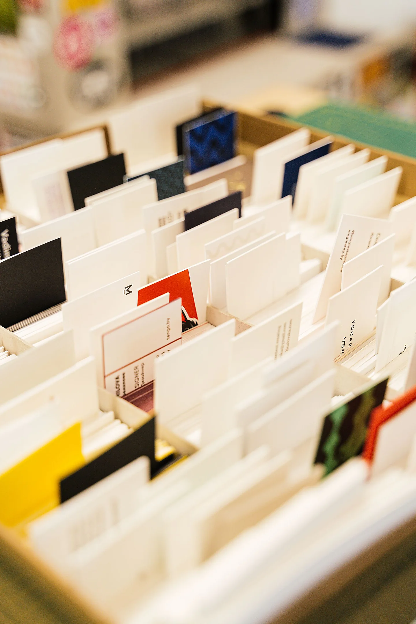 Archivio di biglietti da visita colorati stampati in tipografia